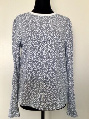 CHANEL White and Navy Logo Monogram Top with mini sequins - FR 42